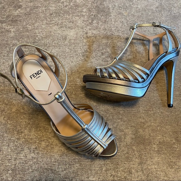 Fendi Silver Metallic T-strap Argento Sandal Pumps - Picture 12 of 15